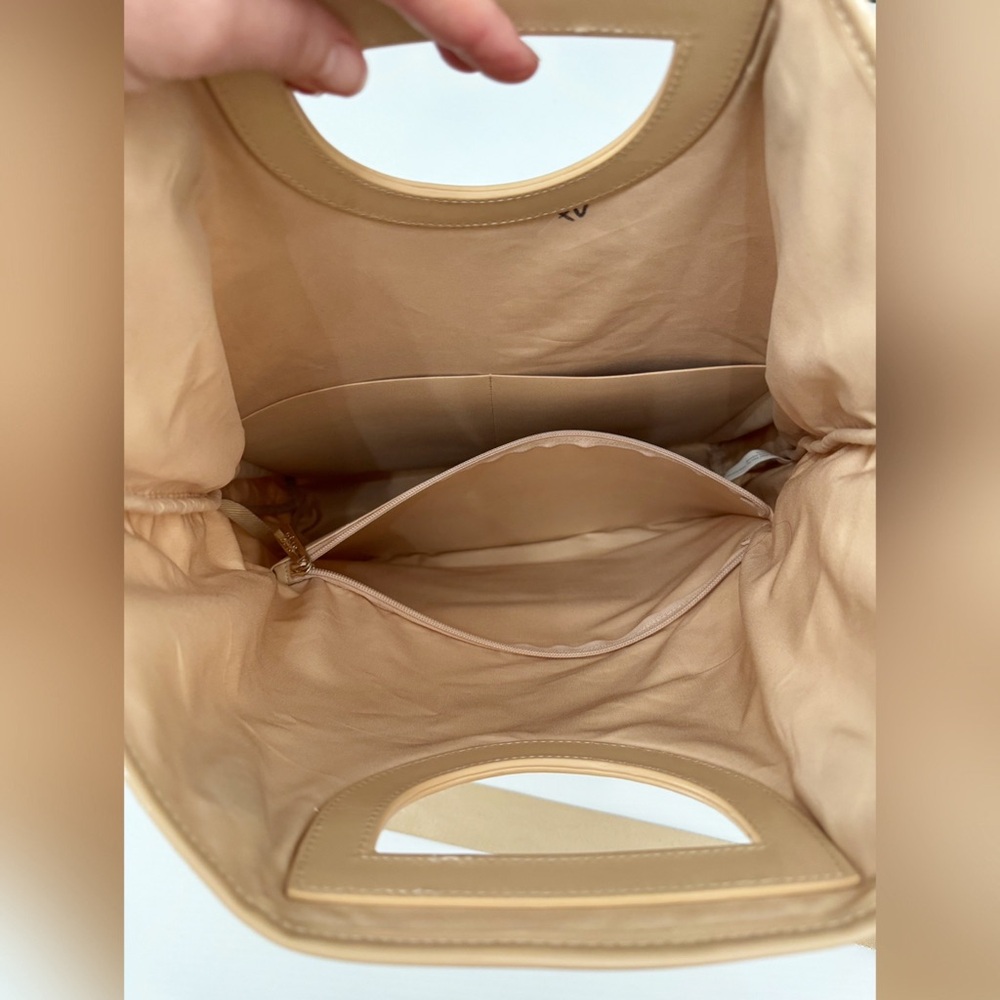 BEIS The Messenger Tote — Limited Edition - Picture 13 of 16